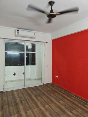 Room in 3 BHK Apartment at Amrapali Sapphire, Sector 45 – for Rent