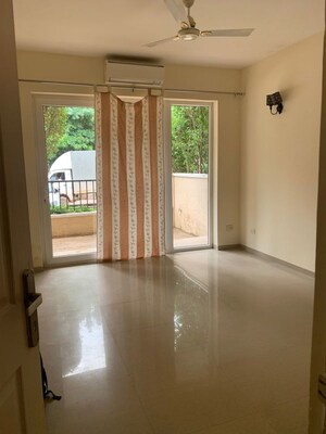 Room in 3 BHK Builder Floor at Emaar Emerald Estate, Sector 65 – for Sale