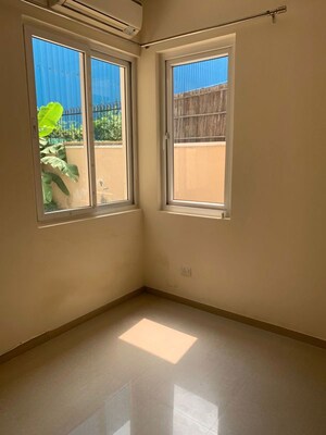 Room in 3 BHK Builder Floor at Emaar Emerald Estate, Sector 65 – for Sale