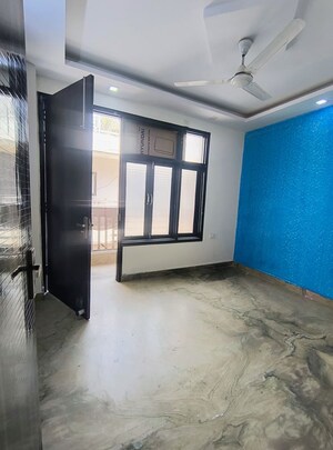 Room in 3 BHK Builder Floor at Govindpuri – for Rent