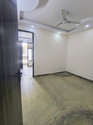 Room in 3 BHK Builder Floor at Govindpuri – for Rent