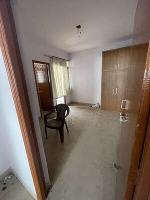 Room in  Office Space at Kidwaipuri – for Rent