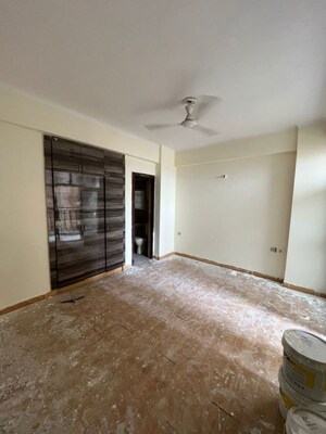 Room in 2 BHK Apartment at Amrapali Zodiac, Sector 120 – for Rent