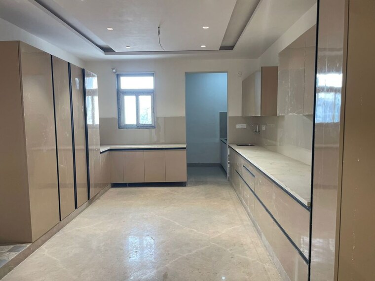 Room, sector 21a 4 Bedroom 500 Sq.Yd. Builder Floor In Sector 21a Faridabad 10222819