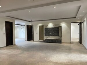 Room in 4 BHK Builder Floor at Sector 21a – for Rent