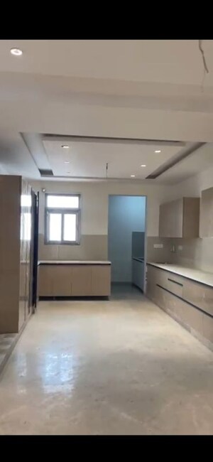 Room in 4 BHK Builder Floor at Sector 21a – for Rent