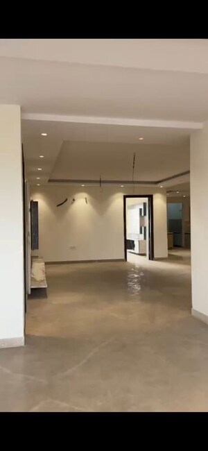 Room in 4 BHK Builder Floor at Sector 21a – for Rent