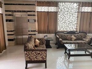 Living Room in 2 BHK Builder Floor at Sector 16 – for Rent