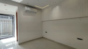 Room in 3 BHK Builder Floor at Sector 45 – for Sale