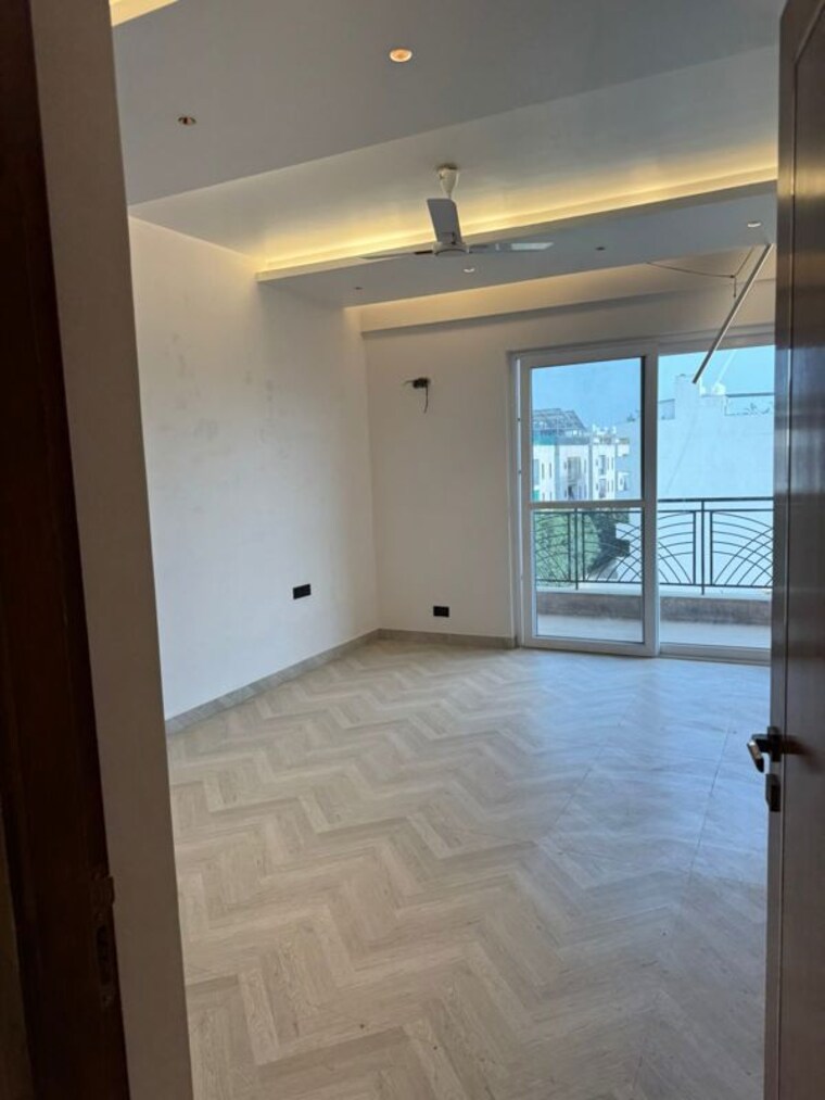 Room, sector 27 3 Bedroom 2100 Sq.Ft. Builder Floor In Sector 27 Gurgaon 10222868