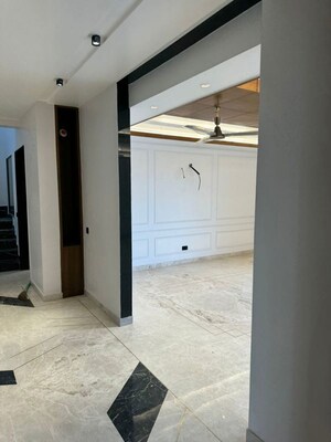 Room in 3 BHK Builder Floor at Sector 27 – for Sale