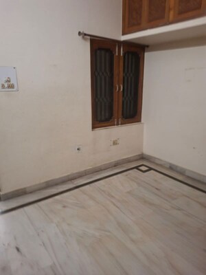 Room in 2 BHK Independent House at Gomti Nagar – for Rent