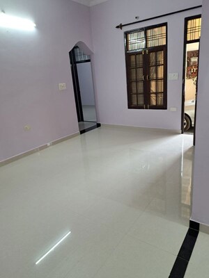Room in 2 BHK Independent House at Gomti Nagar – for Rent