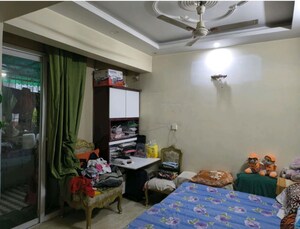 Room in 3 BHK Apartment at Sector 10 Dwarka – for Rent