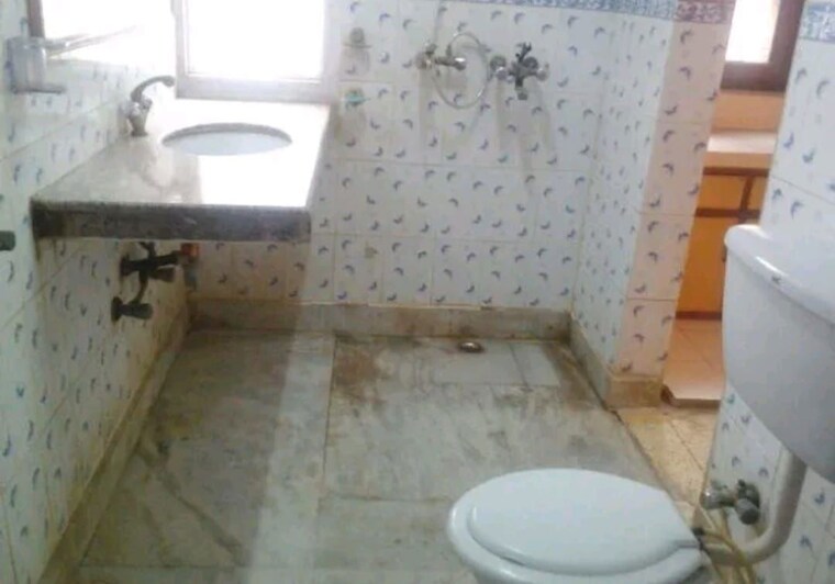 Bathroom, sector 10 dwarka 3 Bedroom 1900 Sq.Ft. Apartment In Sector 10 Dwarka Delhi 10222894