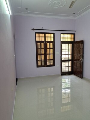 Room in 2 BHK Independent House at Gomti Nagar – for Rent