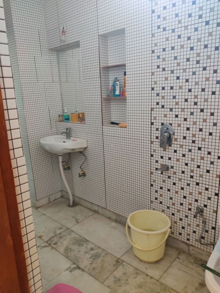 Bathroom, sector 21 1 Bedroom 160 Sq.Yd. Builder Floor In Sector 21 Gurgaon 10222925