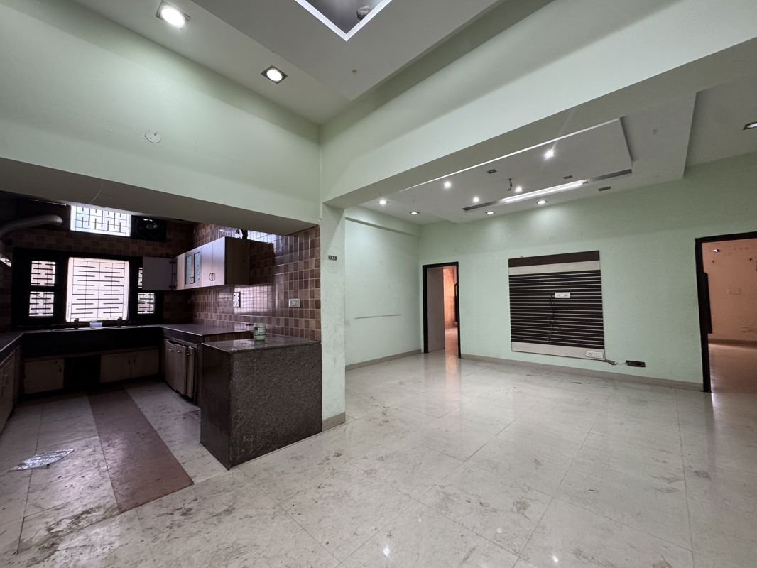 4 BHK + Servant Room Builder Floor For Rent in Sector 7