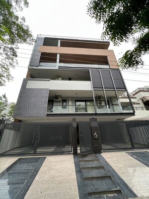 3 BHK Builder Floor – Exterior View View at Dlf Phase ii - for Sale