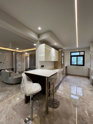 Living Room in 3 BHK Builder Floor at Dlf Phase ii – for Sale