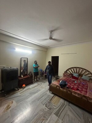 Bedroom in 2 BHK Builder Floor at Sector 23 – for Rent