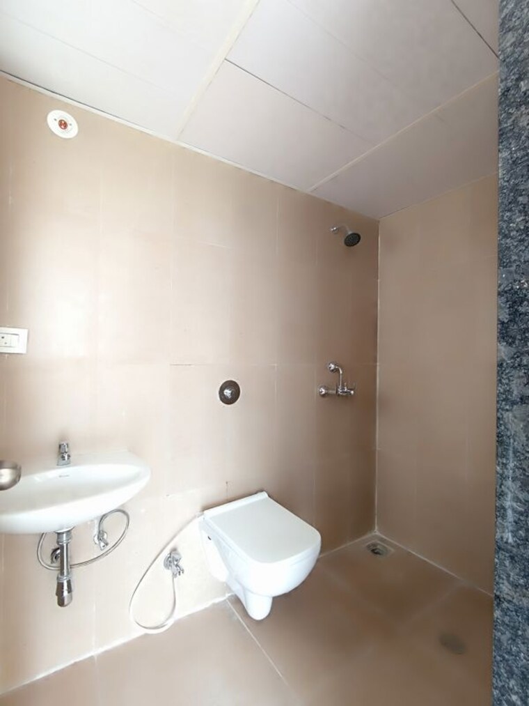 Bathroom, runwal-my-city-phase-ii-cluster-05 2 Bedroom 576 Sq.Ft. Apartment In Dombivli East Thane 10222967