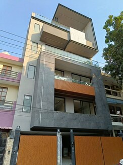 3 BHK + Servant Room Builder Floor For Sale in South City 1