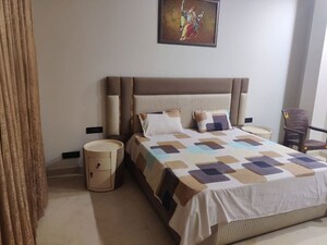 Bedroom in 2 BHK Builder Floor at Sector 16 – for Rent