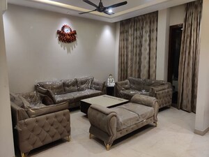 Living Room in 2 BHK Builder Floor at Sector 16 – for Rent