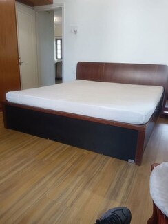2 BHK + Pooja Room Apartment For Rent in Bandra West