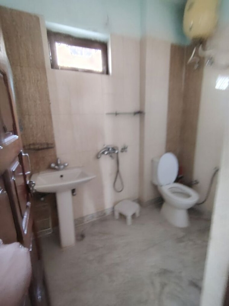 Bathroom, carterpuri village 1 Bedroom 160 Sq.Yd. Builder Floor In Carterpuri Village Gurgaon 10222988