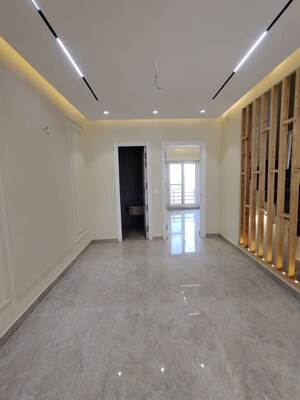 Room in 4 BHK Independent House at Canal Road – for Sale