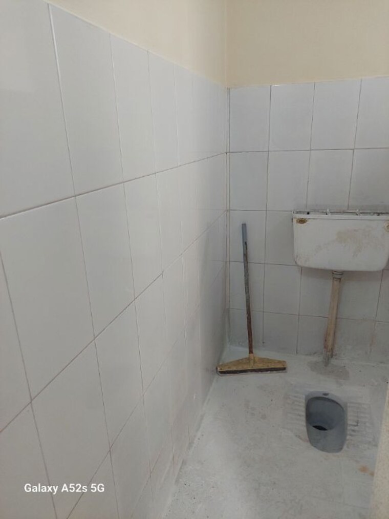 Bathroom, adchini 1 RK 300 Sq.Ft. Apartment In Adchini Delhi 10223028