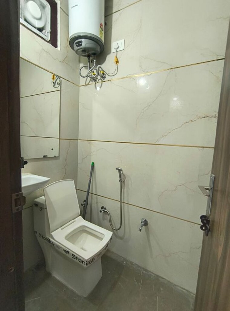 Bathroom, govindpuri 2 Bedroom 610 Sq.Ft. Builder Floor In Govindpuri Delhi 10223039