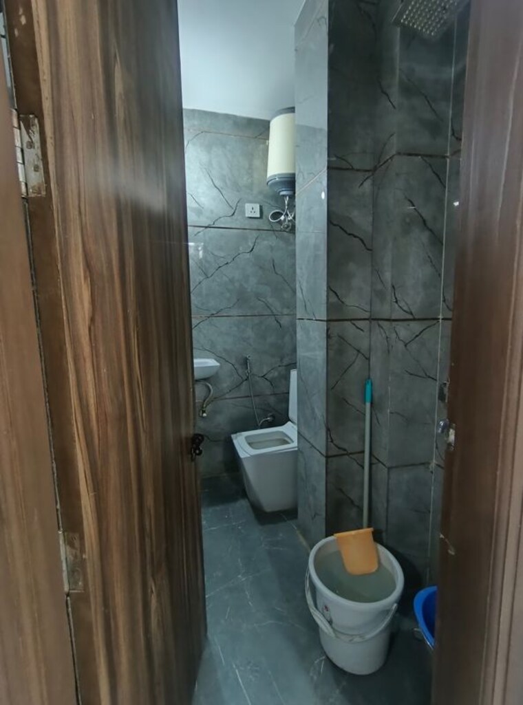 Bathroom, govindpuri 2 Bedroom 610 Sq.Ft. Builder Floor In Govindpuri Delhi 10223039