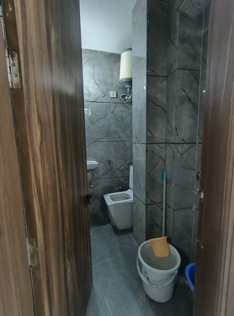 Bathroom, govindpuri 2 Bedroom 610 Sq.Ft. Builder Floor In Govindpuri Delhi 10223039