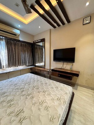 Bedroom in 1 BHK Apartment at Bandra West – for Rent