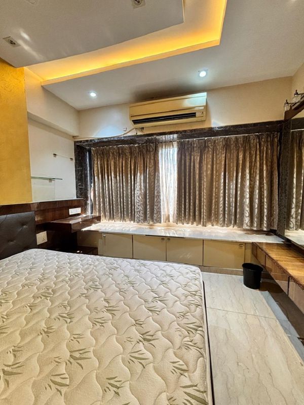 1 BHK + Pooja Room Apartment For Rent in Bandra West