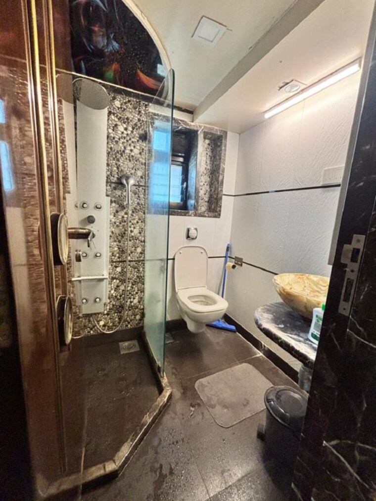 Bathroom, bandra west 1 Bedroom 500 Sq.Ft. Apartment In Bandra West Mumbai 10223036