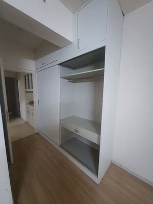 Furnished Amenities in 3 BHK Apartment at DLF The Skycourt, Sector 86 – for Sale