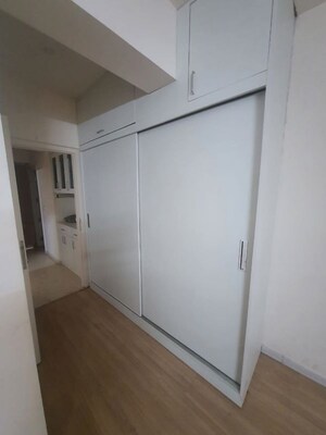 Room in 3 BHK Apartment at DLF The Skycourt, Sector 86 – for Sale