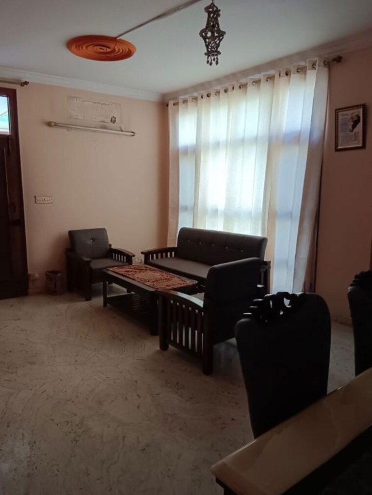 Living Room, sector 20 3 Bedroom 1800 Sq.Ft. Builder Floor In Sector 20 Panchkula 10223070