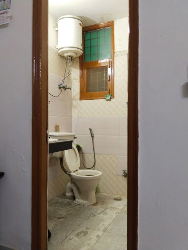 Bathroom, mayfield garden 3 Bedroom 240 Sq.Yd. Builder Floor In Mayfield Garden Gurgaon 10223084