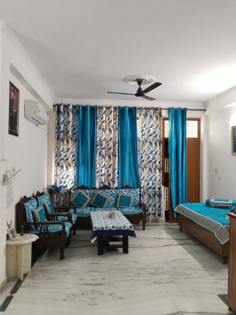 Living Room, mayfield garden 3 Bedroom 240 Sq.Yd. Builder Floor In Mayfield Garden Gurgaon 10223084