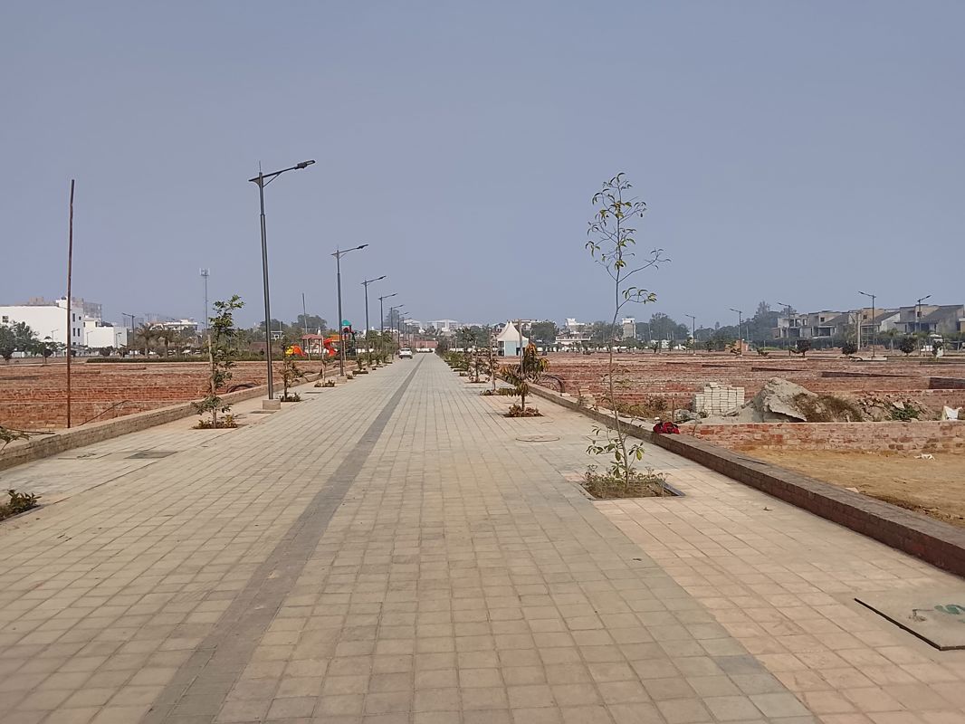 Plot For Sale in Sushant Golf City