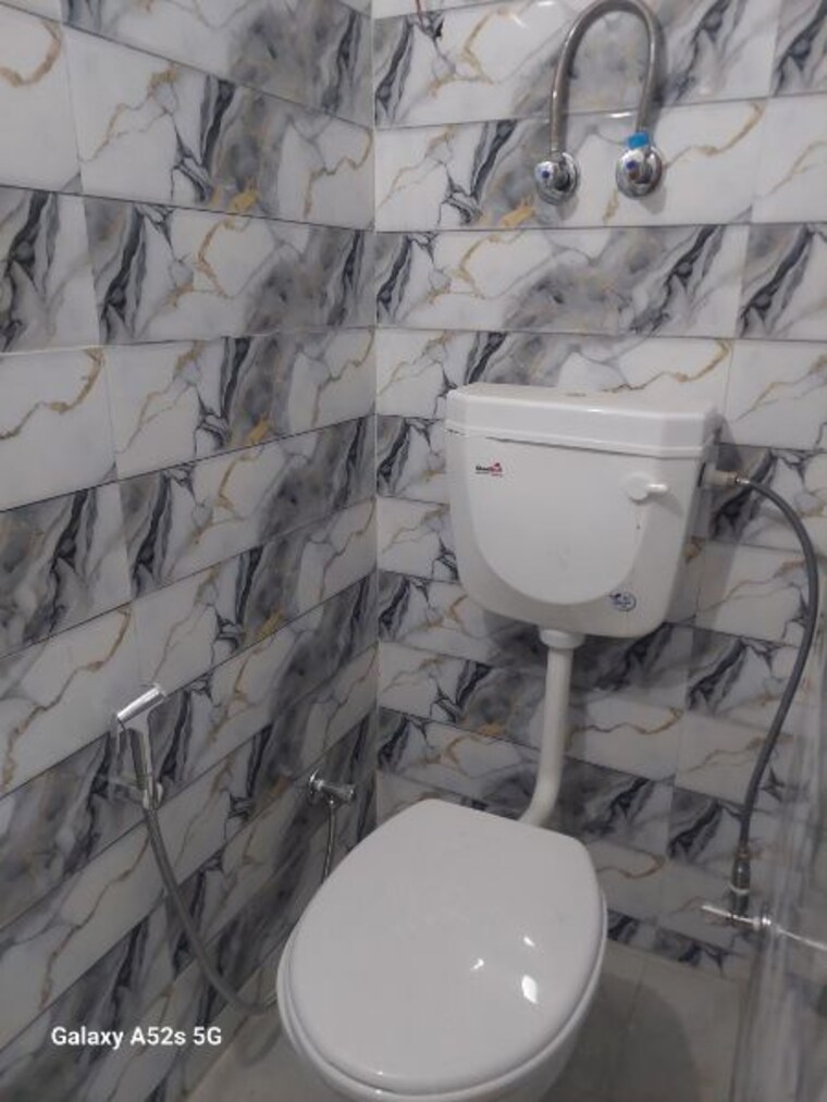 Bathroom, adchini 1 RK 200 Sq.Ft. Apartment In Adchini Delhi 10223123