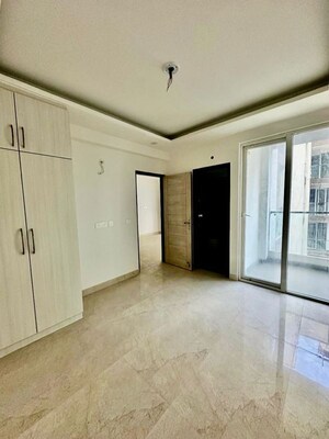 Room in 3 BHK Apartment at Nimbus Express Park View - II, Chi V Greater Noida – for Sale