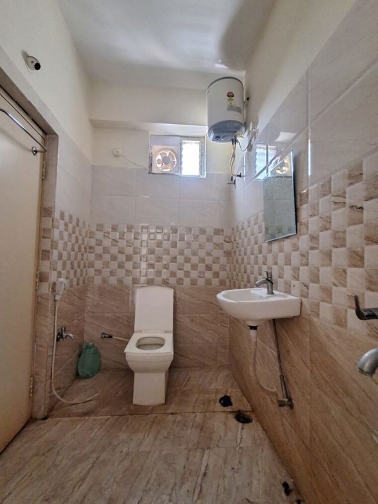 Bathroom, kondapur 3 Bedroom 1500 Sq.Ft. Apartment In Kondapur Hyderabad 10223083
