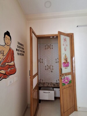 Room in 3 BHK Apartment at Kondapur – for Rent