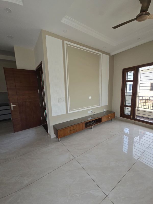 2 BHK Builder Floor For Sale in Sector 115